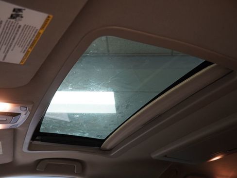 Used 2014 Toyota Sienna XLE w/ Entertainment Package image 4