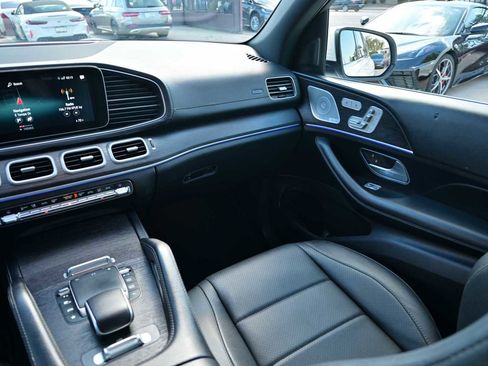 Used 2021 Mercedes-Benz GLS 450 4MATIC image 9