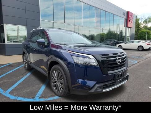 Certified 2025 Nissan Pathfinder SL w/ SL Premium Package AWD/4WD image 11