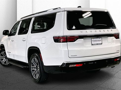 Used 2024 Jeep Wagoneer L Series II w/ Flexible Seating Group image 10