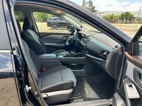 Used 2023 Nissan Rogue SV FWD image 11
