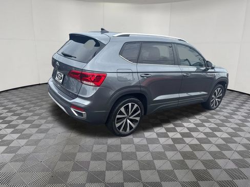 Used 2022 Volkswagen Taos SE w/ Panoramic Sunroof Package AWD/4WD image 5