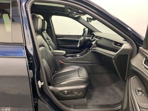 Used 2024 Jeep Grand Cherokee L Limited w/ Luxury Tech Group II image 30