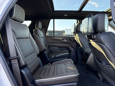 Used 2025 GMC Yukon Denali Ultimate image 15