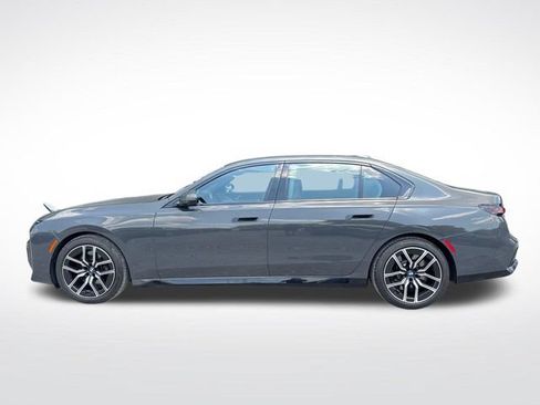 Used 2023 BMW 760i xDrive w/ Parking Assistance Package AWD/4WD image 2
