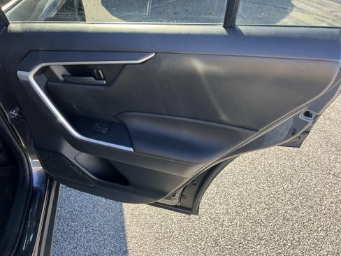 Used 2021 Toyota RAV4 LE image 16