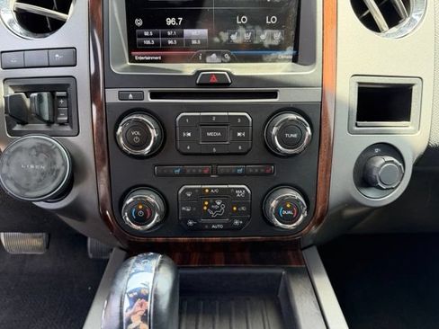 Used 2015 Ford Expedition Platinum RWD image 19