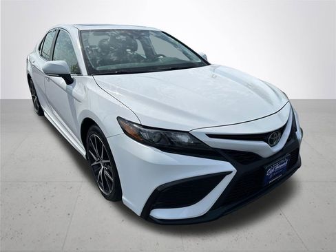 Used 2023 Toyota Camry SE AWD/4WD image 5