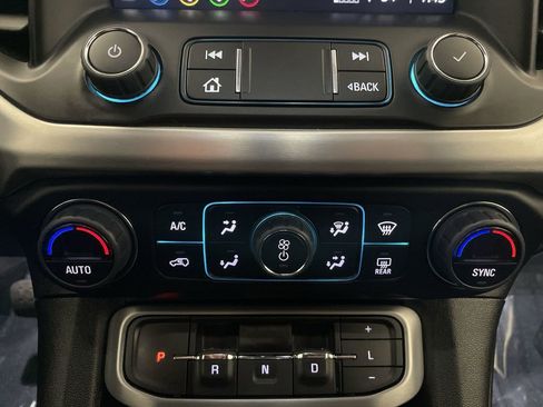Used 2023 GMC Acadia SLE w/ Driver Convenience Package FWD image 11