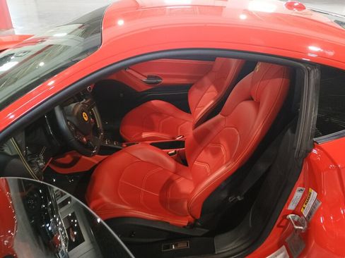 Used 2019 Ferrari 488 GTB RWD image 13