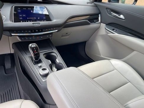 Certified 2021 Cadillac XT4 Premium Luxury w/ Enhanced Visibility Package AWD/4WD image 19