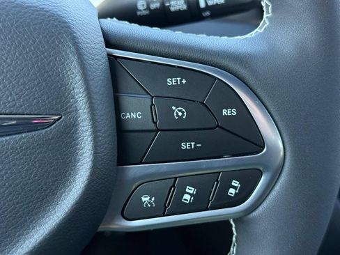 Used 2026 Chrysler Pacifica Select AWD/4WD image 16