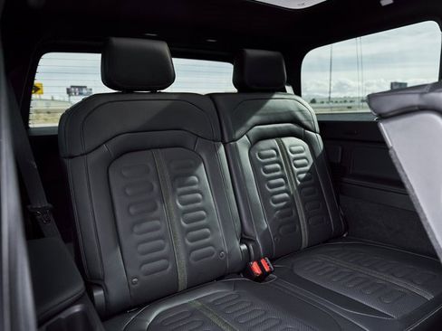 Used 2025 Rivian R1S Adventure image 50