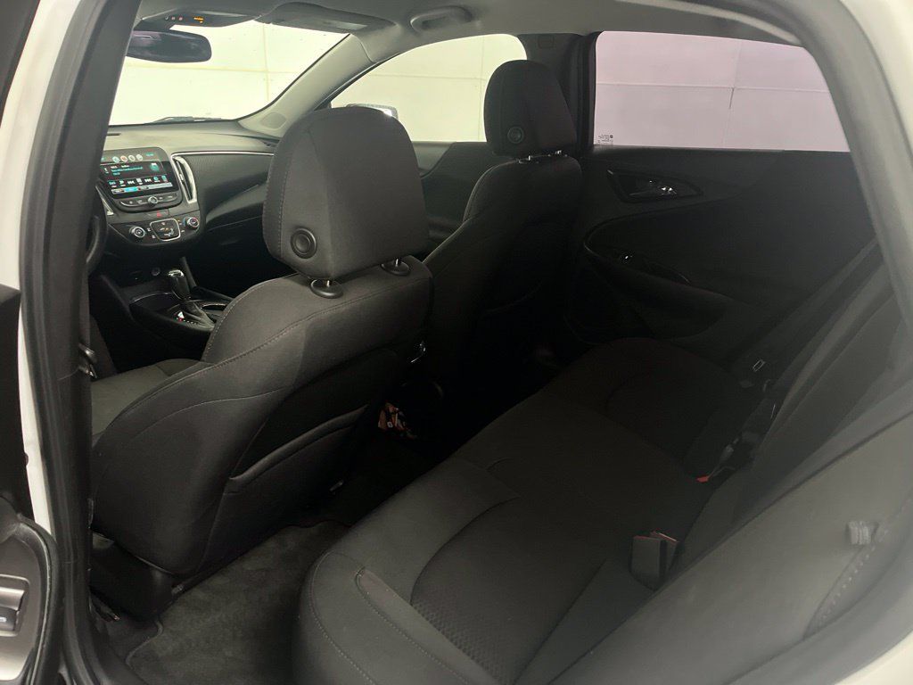 Used 2018 Chevrolet Malibu LT FWD image 23