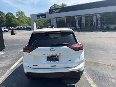 Used 2024 Nissan Rogue SV FWD image 4