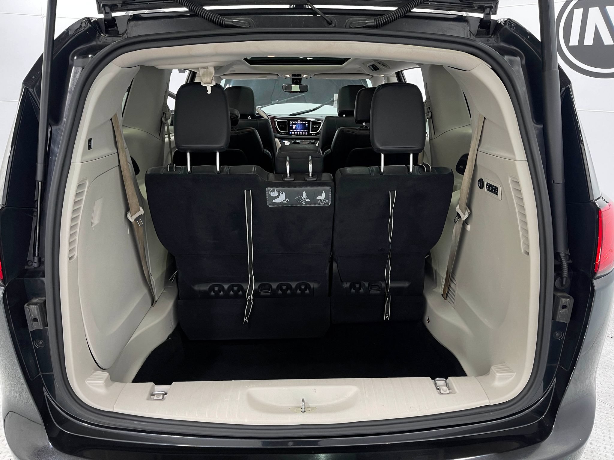 Used 2019 Chrysler Pacifica Limited FWD image 26