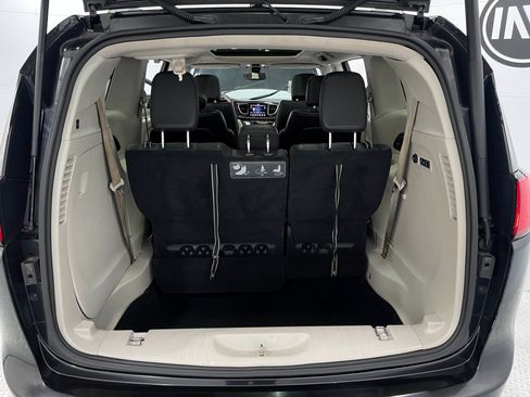 Used 2019 Chrysler Pacifica Limited FWD image 26