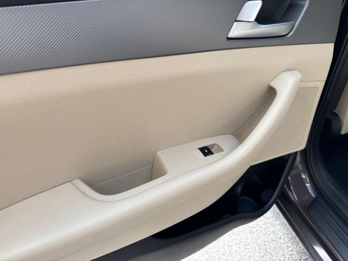 Used 2016 Hyundai Sonata SE FWD image 25