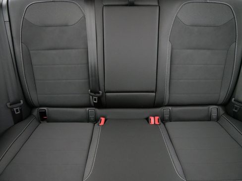 Certified 2024 Volkswagen Taos SE image 13