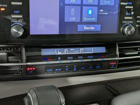 Used 2024 Toyota Sienna XLE image 20