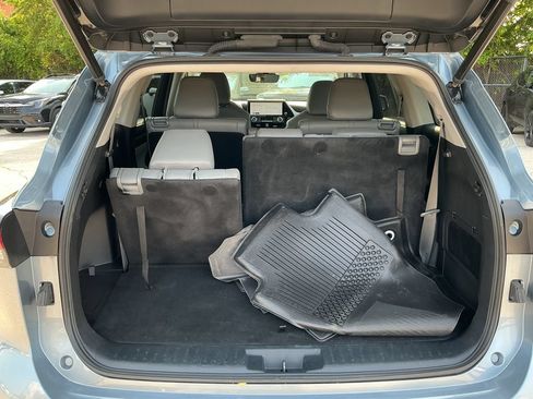 Used 2023 Toyota Highlander XLE FWD image 13