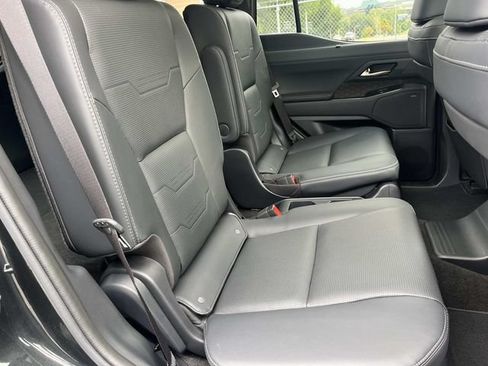 Used 2025 Lexus GX 550 w/ Cold Area Package AWD/4WD image 25