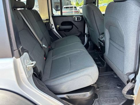 Used 2024 Jeep Wrangler Unlimited AWD/4WD image 15