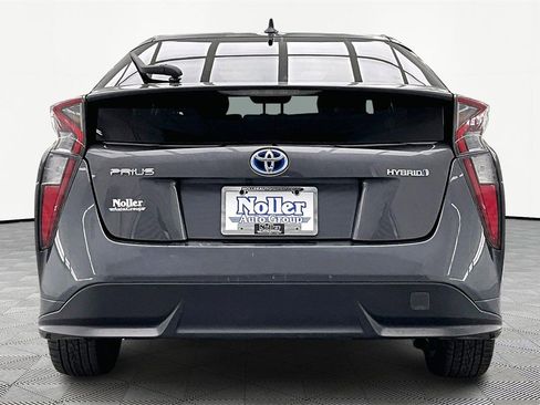 Used 2016 Toyota Prius Three Touring image 4