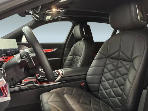 Certified 2023 BMW 740i w/ Parking Assistance Package image 5