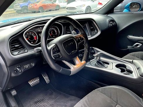Used 2015 Dodge Challenger SRT image 13