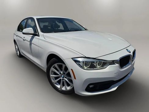 Used 2018 BMW 320i xDrive Sedan AWD/4WD image 2