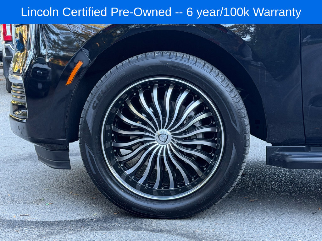 Used 2026 Lincoln Navigator Premiere AWD/4WD image 10