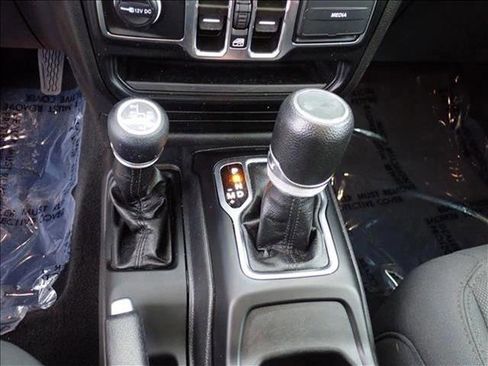 Used 2023 Jeep Wrangler Unlimited w/ Cold Weather Group AWD/4WD image 20