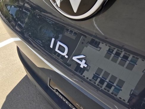 Used 2024 Volkswagen ID.4 2WD image 11