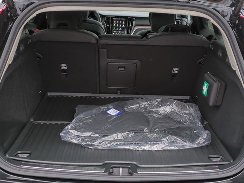 New 2026 Volvo V60 B5 Cross Country Plus w/ Protection Package Premier AWD/4WD image 22
