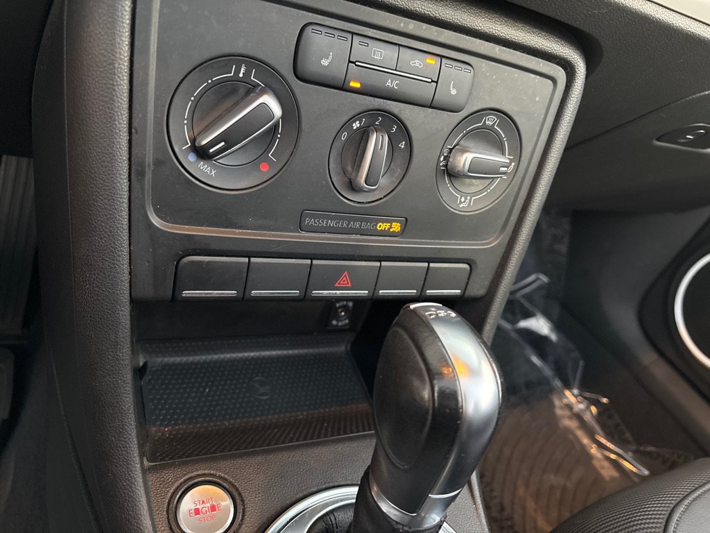 Used 2013 Volkswagen Beetle TDI FWD image 33