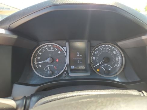 Used 2021 Toyota Tacoma TRD Sport w/ Technology Package AWD/4WD image 10