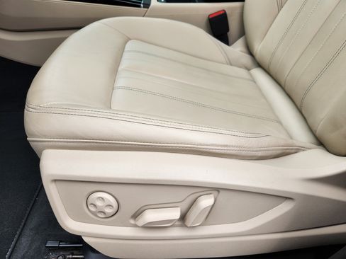 Used 2021 Audi Q5 Premium w/ Convenience Package image 9