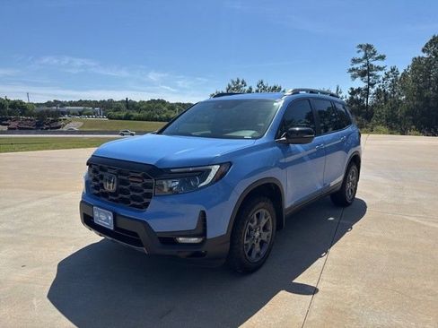 Used 2024 Honda Passport TrailSport image 3