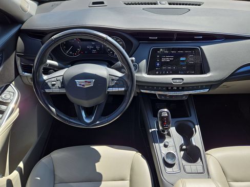 Used 2023 Cadillac XT4 Luxury w/ Cold Weather Package FWD image 14