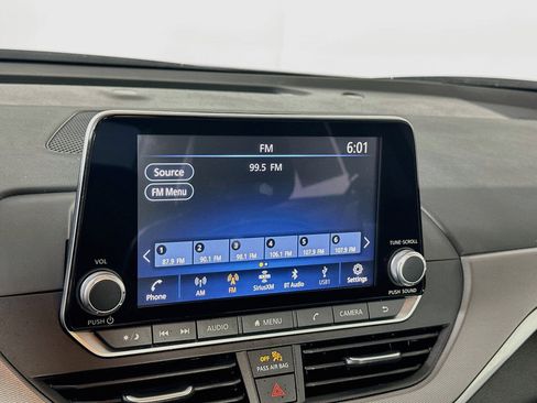 Used 2024 Nissan Altima 2.5 SR FWD image 19