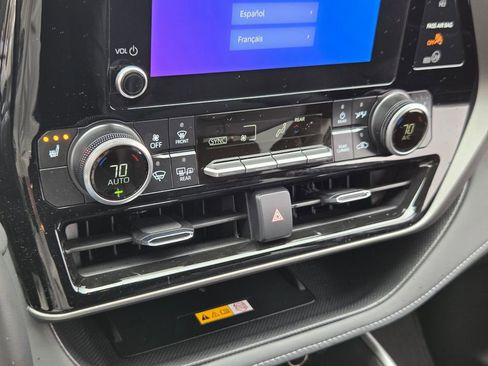 Used 2025 Toyota Highlander XLE image 20