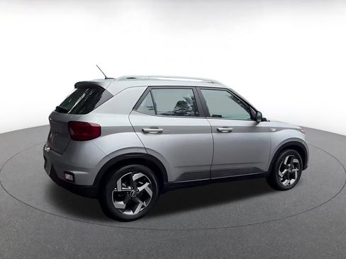 Used 2026 Hyundai Venue SEL FWD image 15