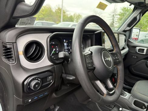 Used 2024 Jeep Wrangler Unlimited AWD/4WD image 22