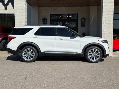 Used 2022 Ford Explorer Platinum w/ Equipment Group 601A image 4