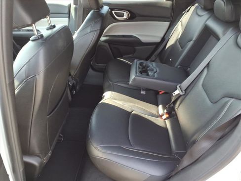 Used 2025 Jeep Compass Limited AWD/4WD image 13