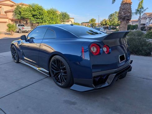 Used 2017 Nissan GT-R Premium AWD/4WD image 5