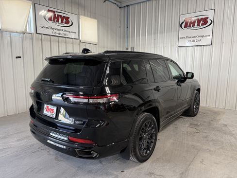 Used 2025 Jeep Grand Cherokee L Summit w/ Advanced Protech Group IV AWD/4WD image 3
