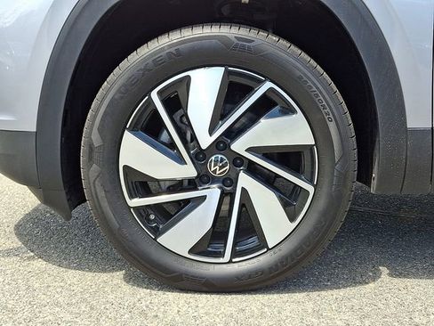 Used 2025 Volkswagen Atlas SEL AWD/4WD image 8