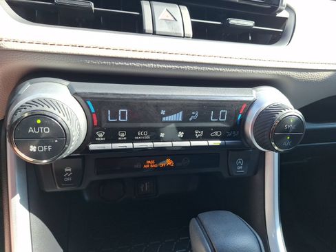 Used 2025 Toyota RAV4 XLE w/ Convenience Package FWD image 26